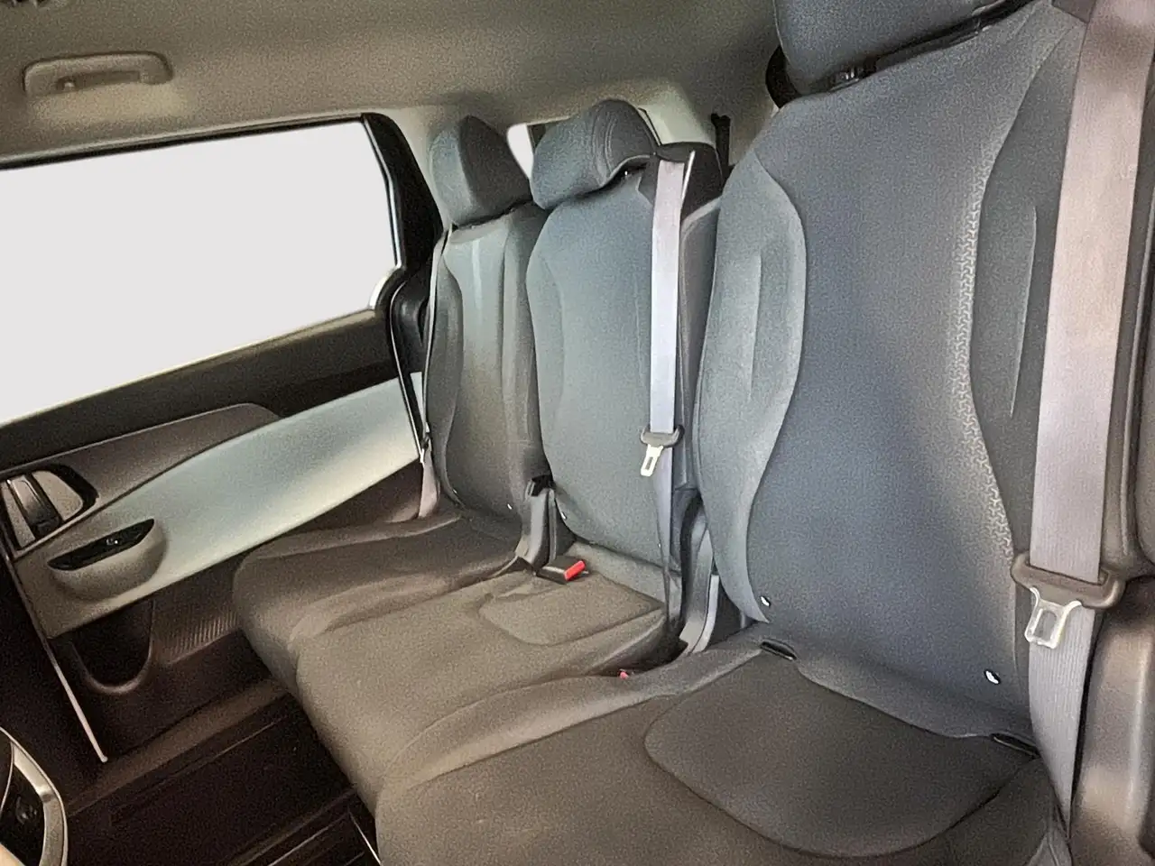 Kia Carnival снимка Kia Carnival