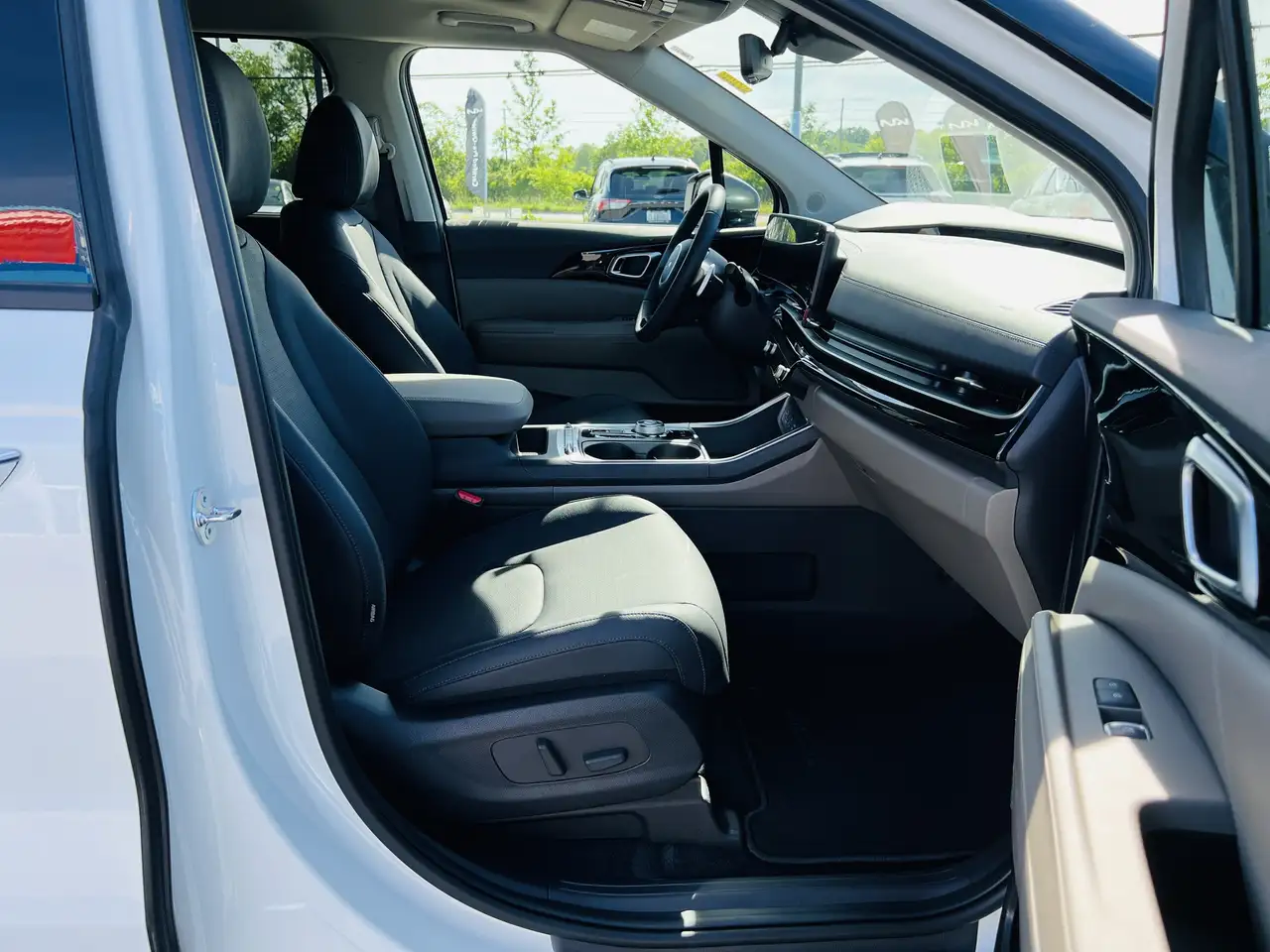 Kia Carnival снимка Kia Carnival