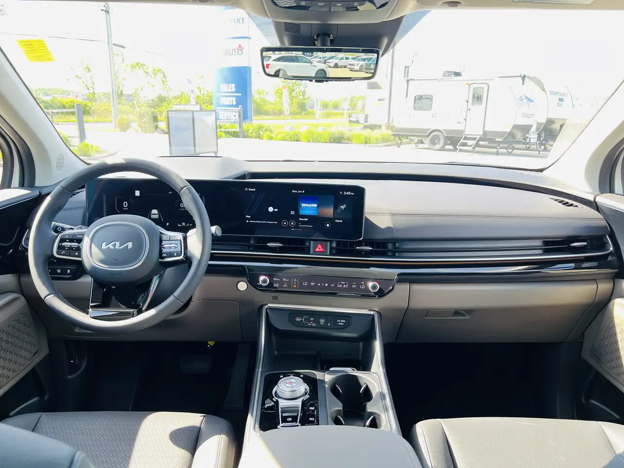Kia Carnival снимка Kia Carnival