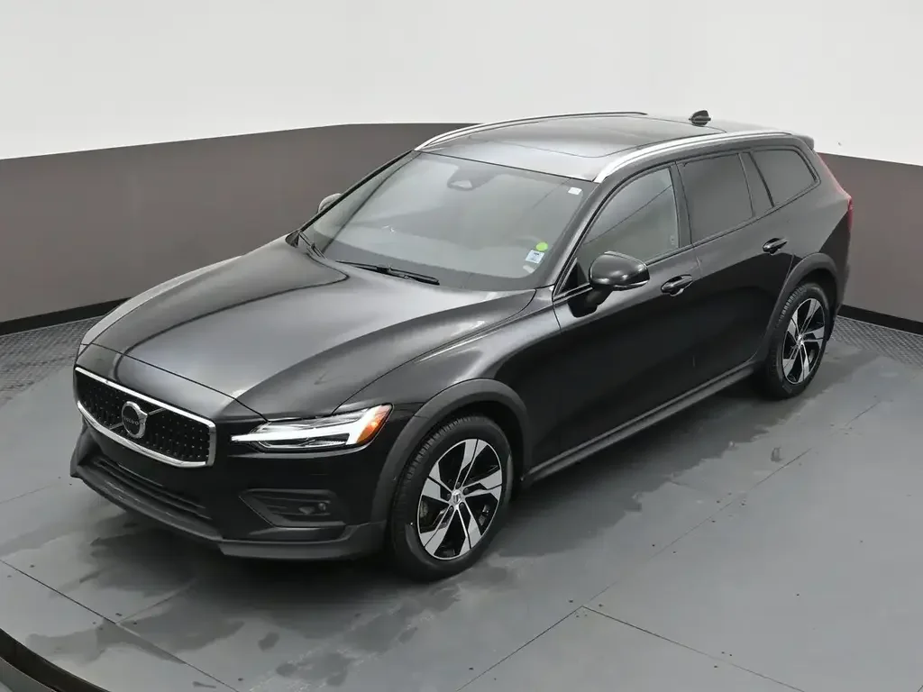 Volvo V60 Cross Country снимка Volvo V60 Cross Country