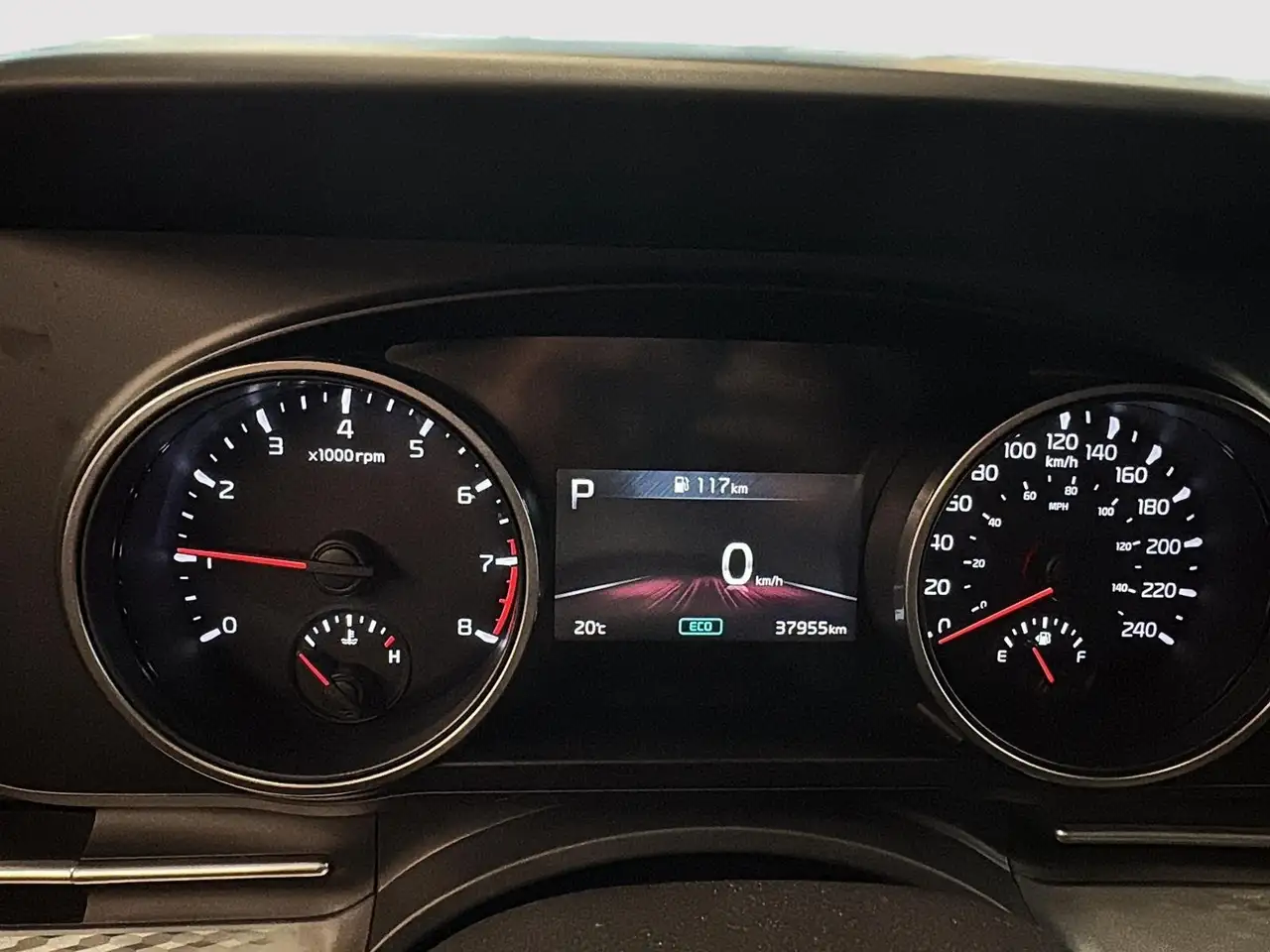 Kia Carnival снимка Kia Carnival