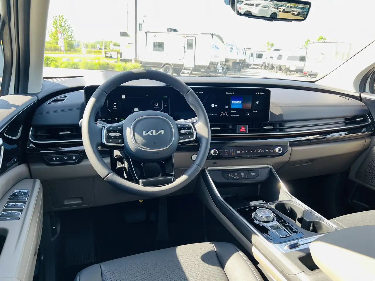 Kia Carnival снимка Kia Carnival