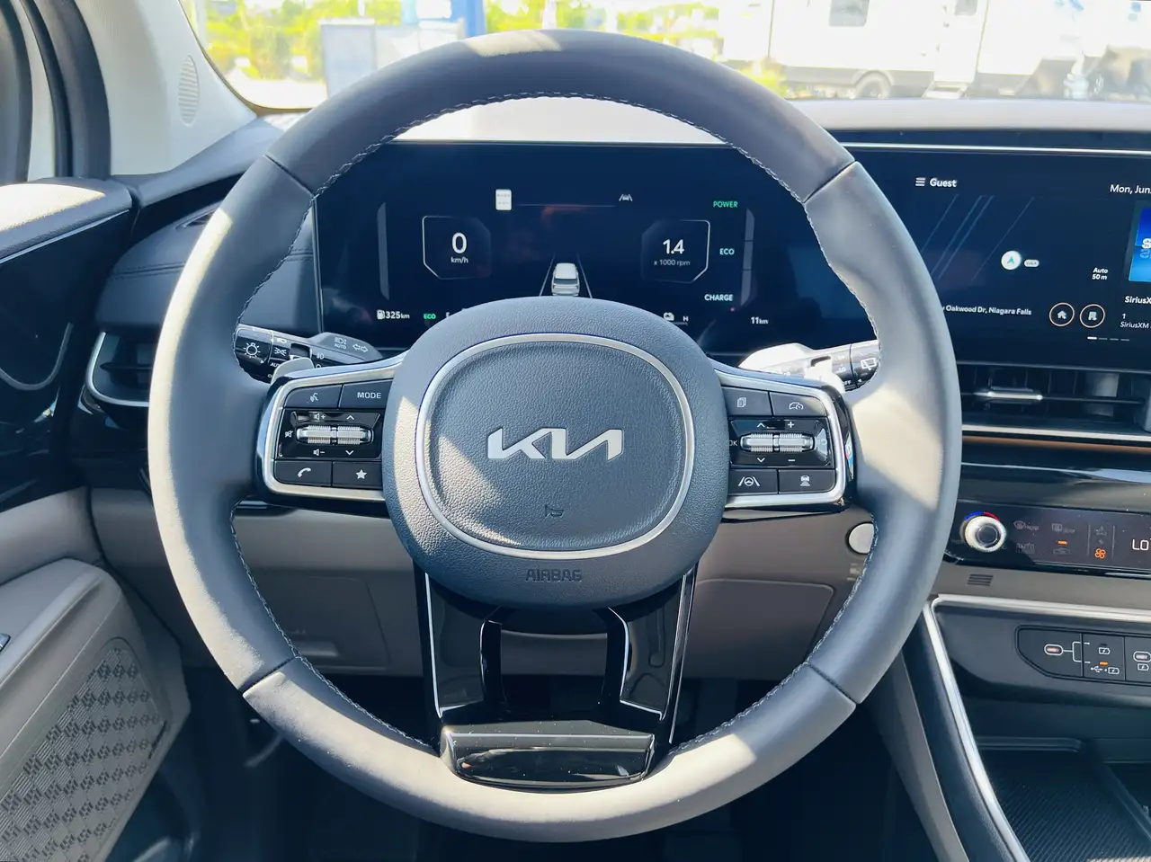 Kia Carnival снимка Kia Carnival