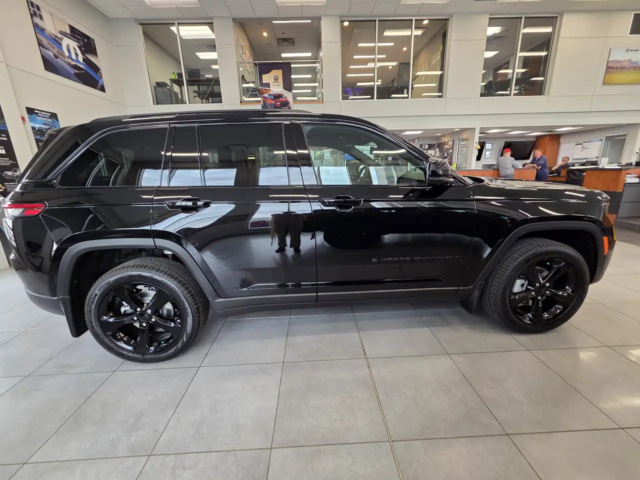 Jeep Grand Cherokee снимка Jeep Grand Cherokee