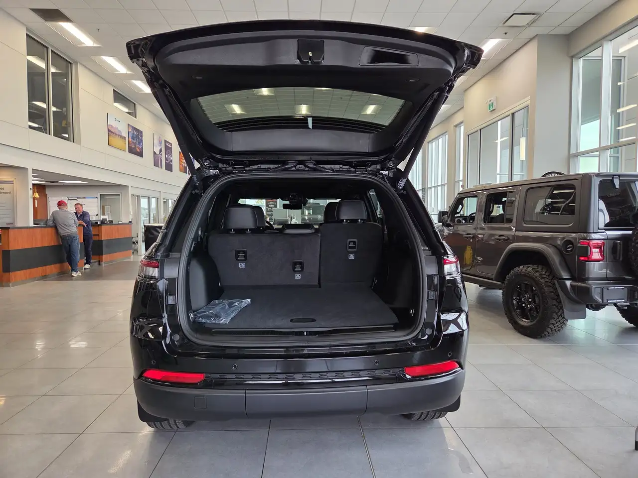 Jeep Grand Cherokee снимка Jeep Grand Cherokee