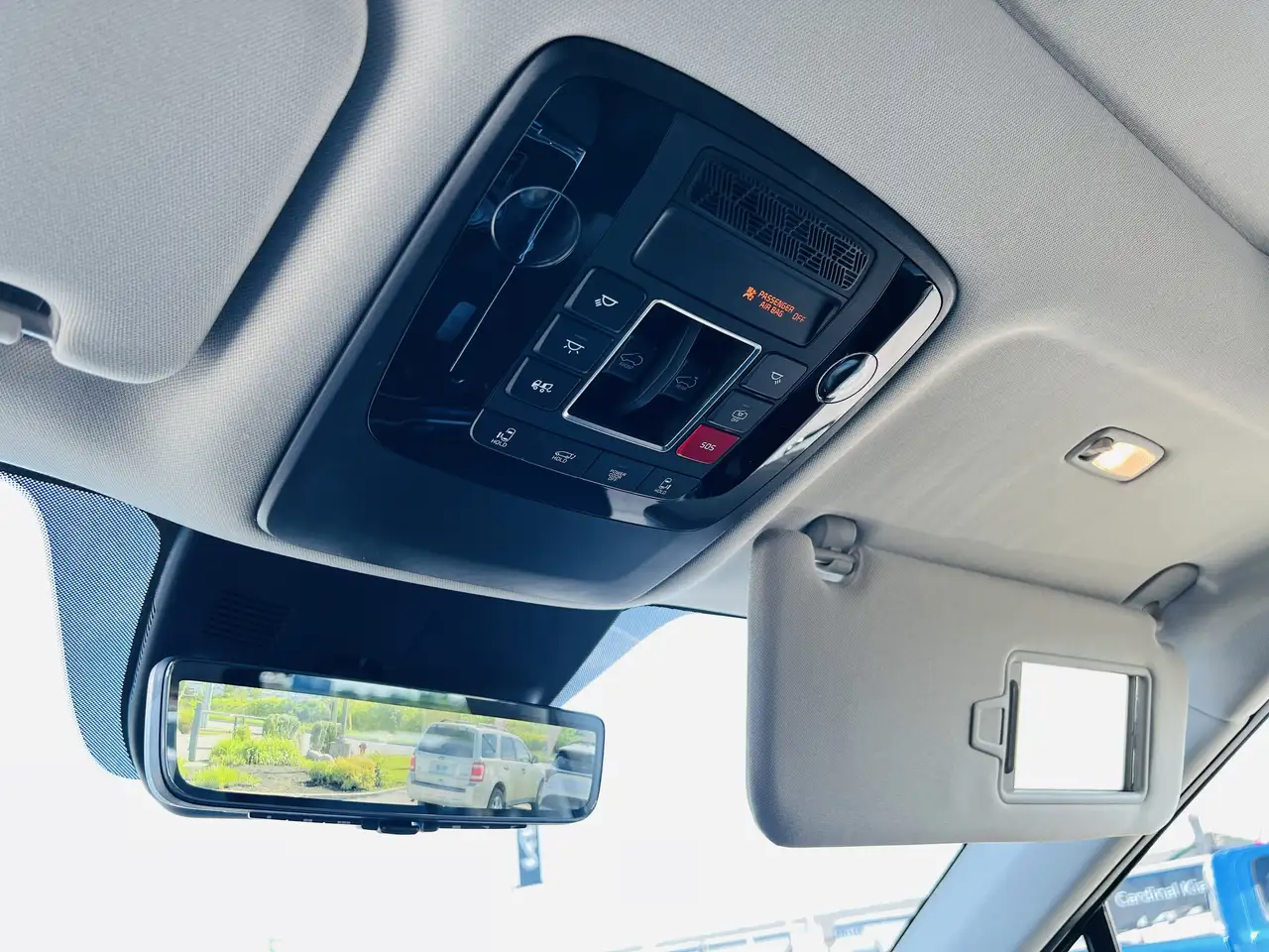 Kia Carnival снимка Kia Carnival