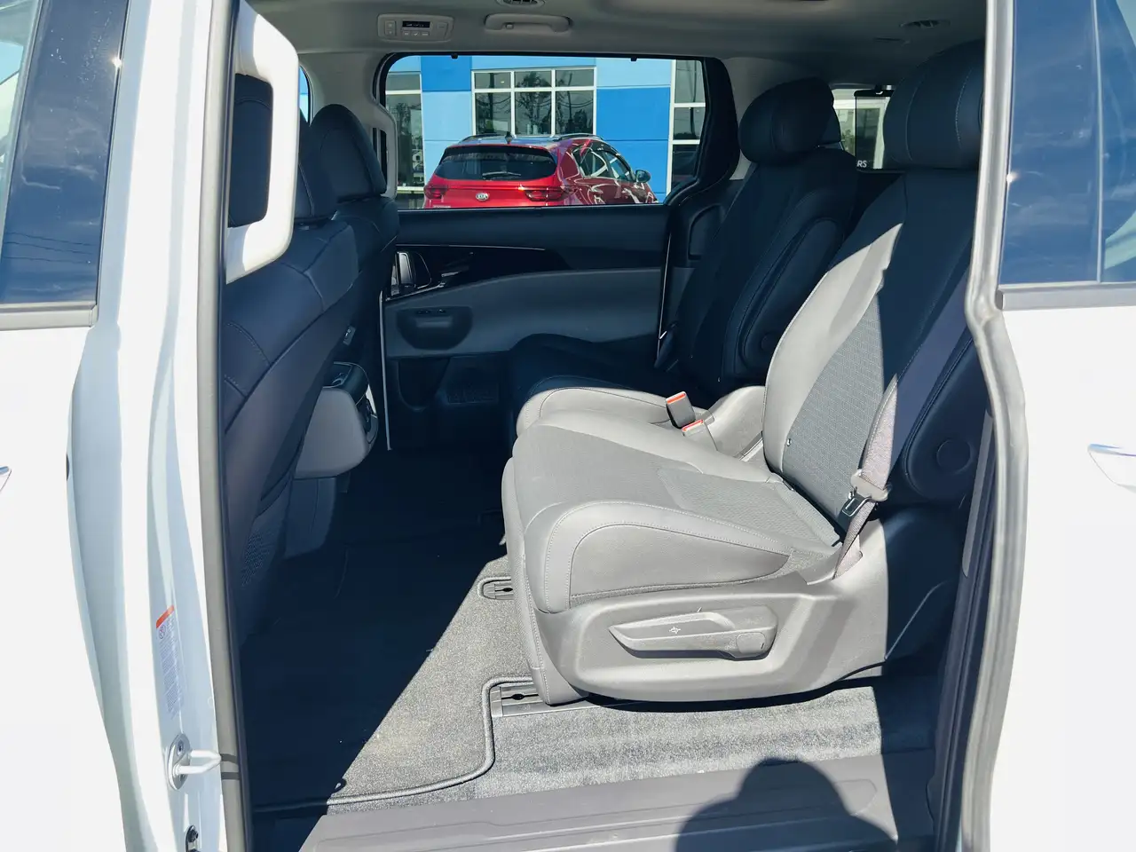 Kia Carnival снимка Kia Carnival