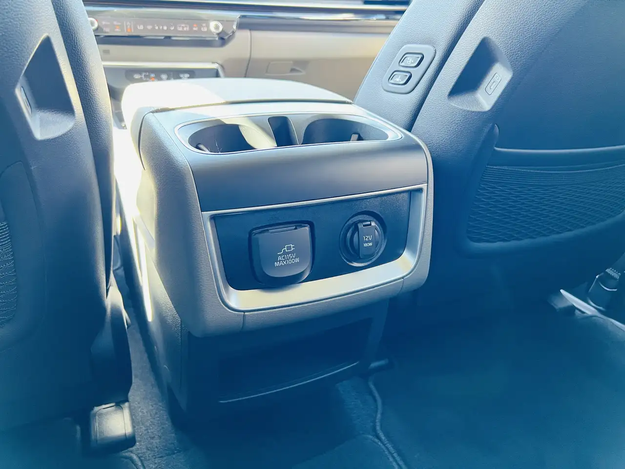 Kia Carnival снимка Kia Carnival