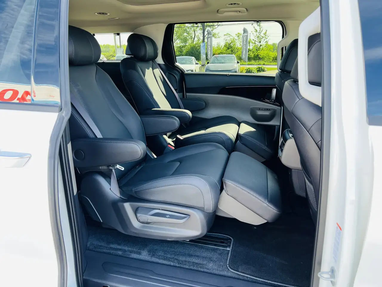 Kia Carnival снимка Kia Carnival