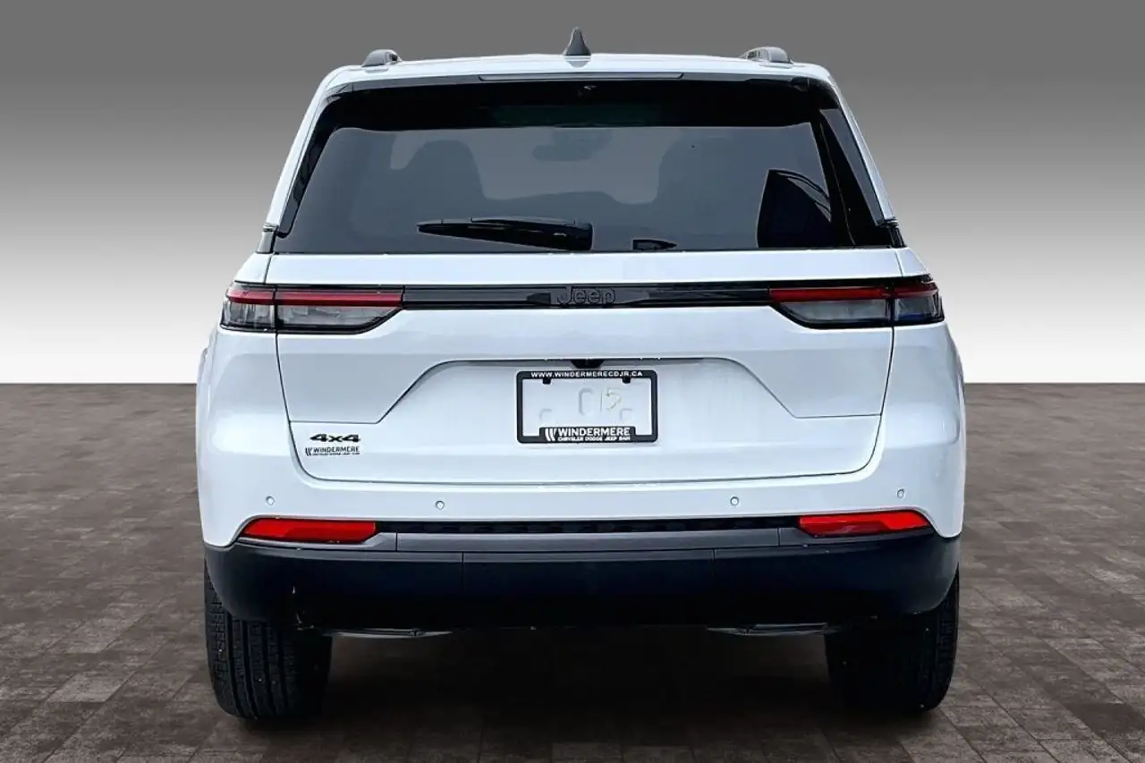 Jeep Grand Cherokee снимка Jeep Grand Cherokee