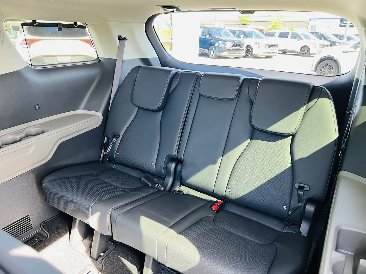 Kia Carnival снимка Kia Carnival