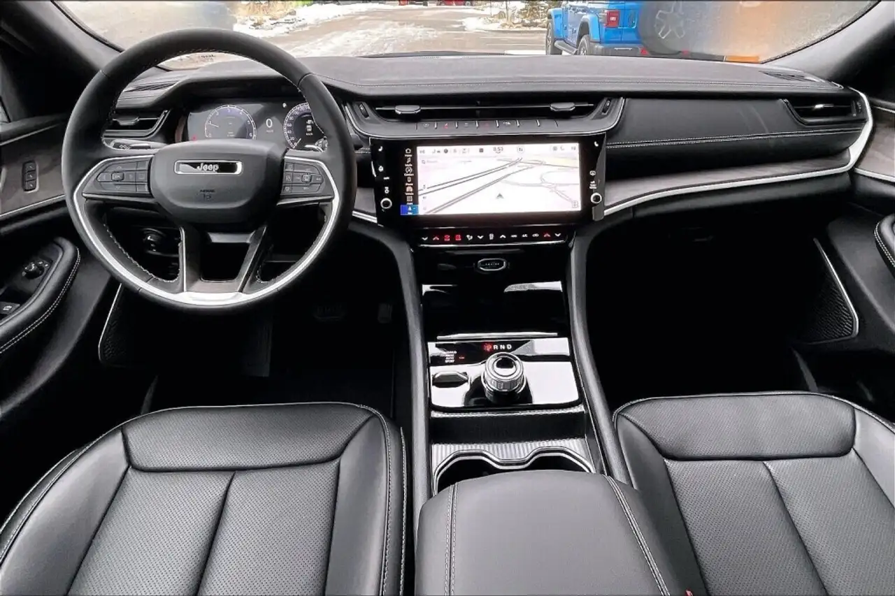 Jeep Grand Cherokee снимка Jeep Grand Cherokee