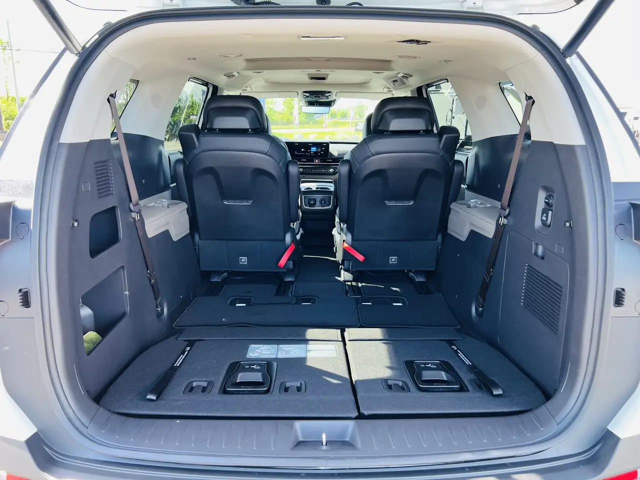 Kia Carnival снимка Kia Carnival