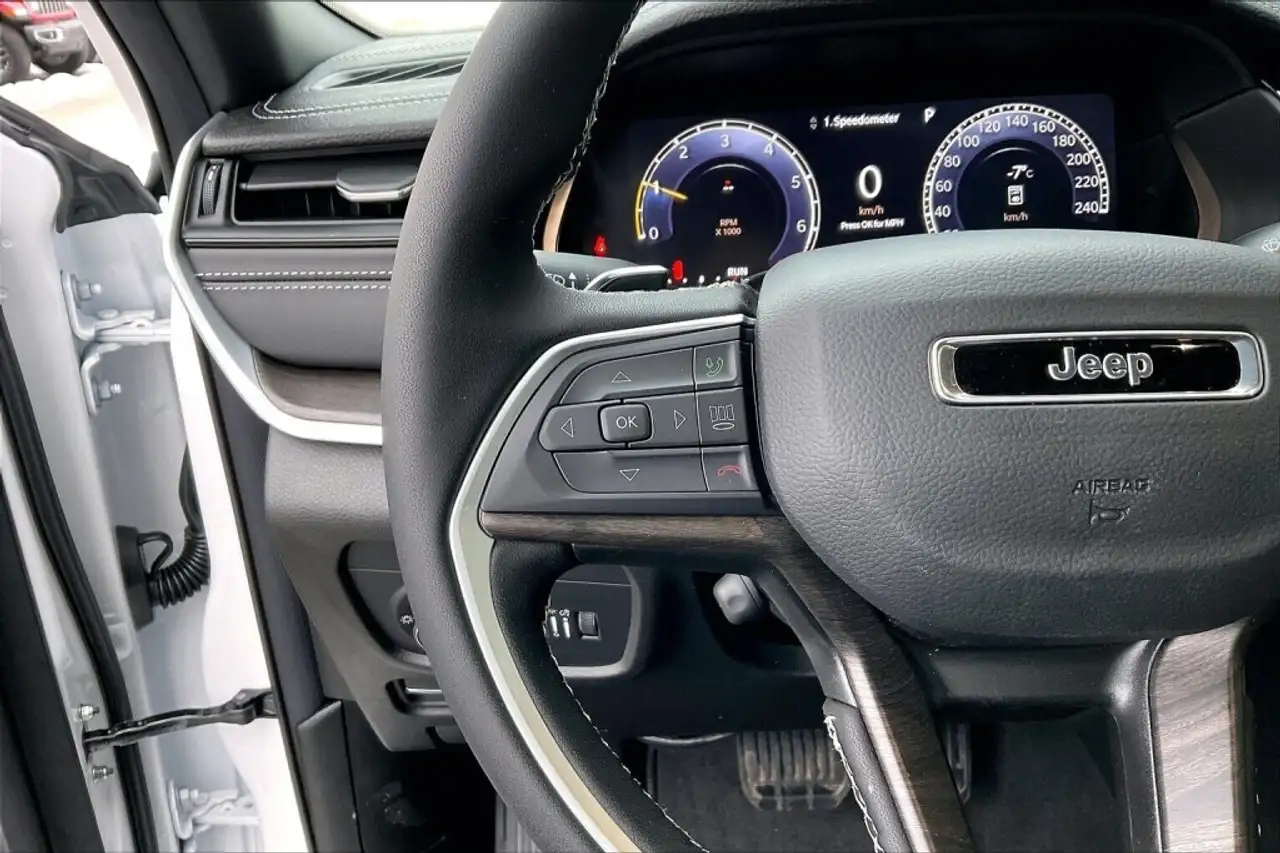 Jeep Grand Cherokee снимка Jeep Grand Cherokee