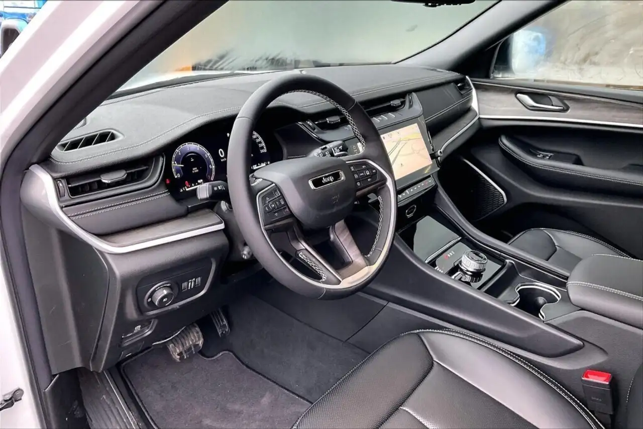 Jeep Grand Cherokee снимка Jeep Grand Cherokee