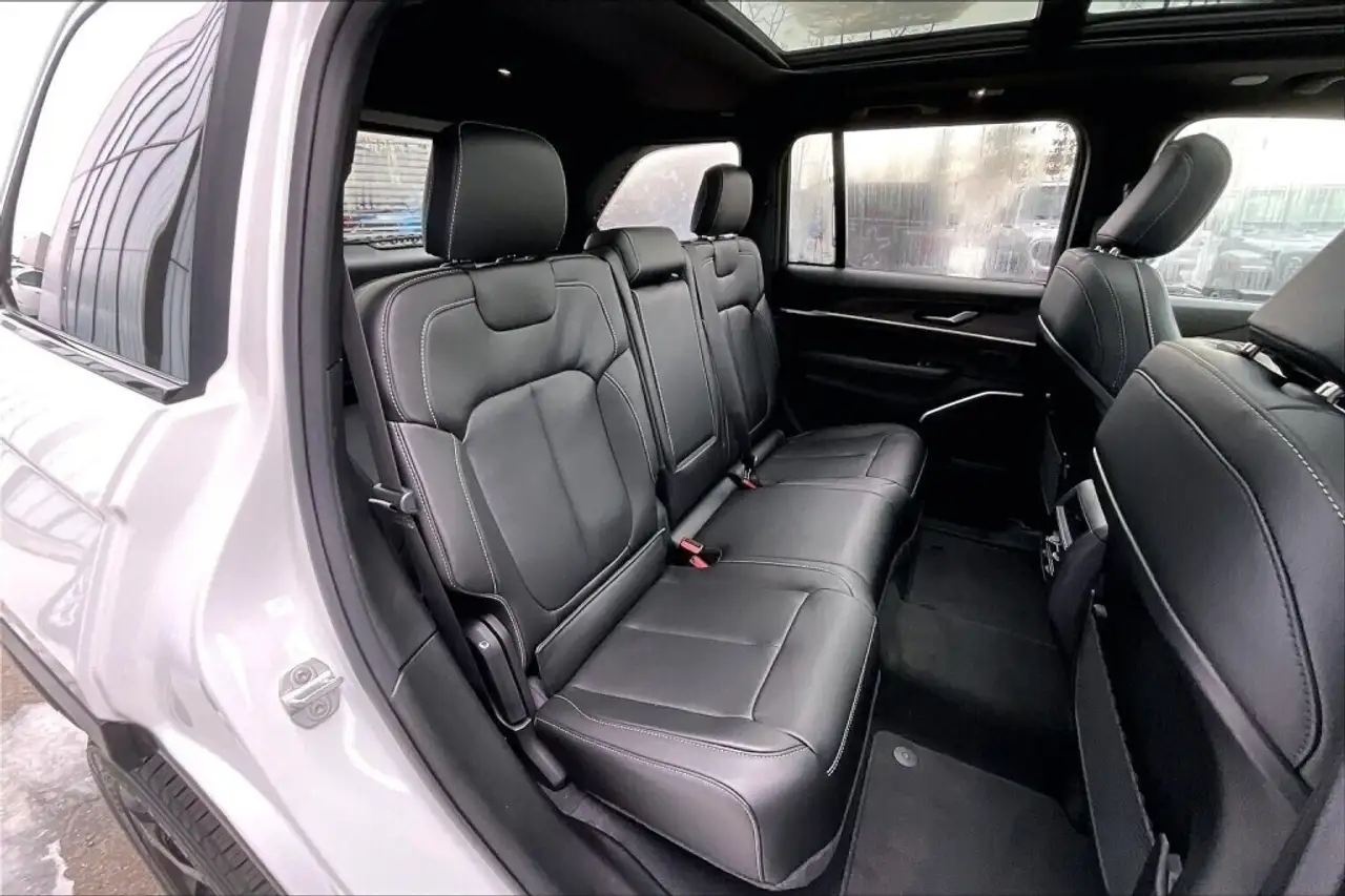 Jeep Grand Cherokee снимка Jeep Grand Cherokee