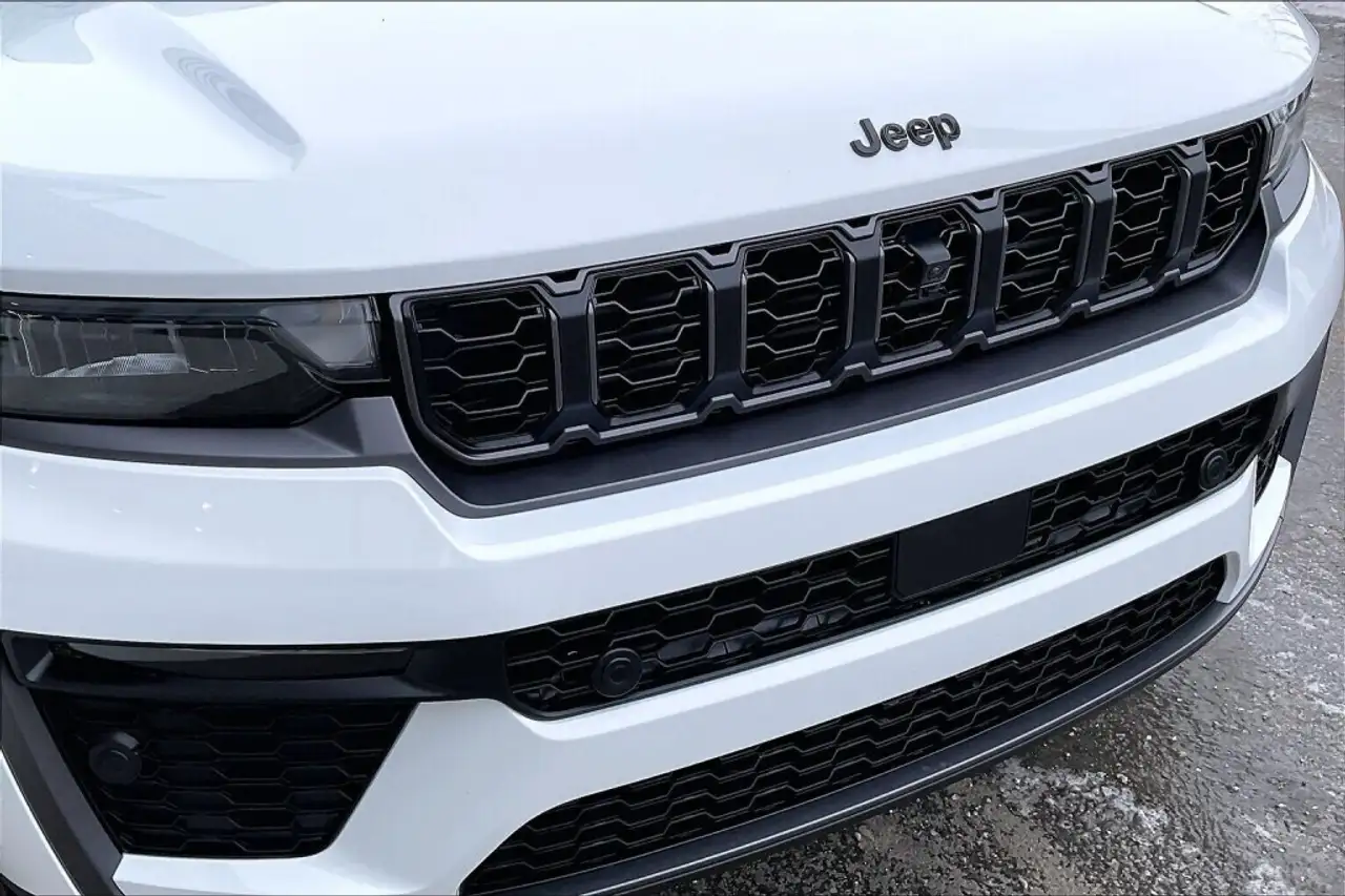 Jeep Grand Cherokee снимка Jeep Grand Cherokee