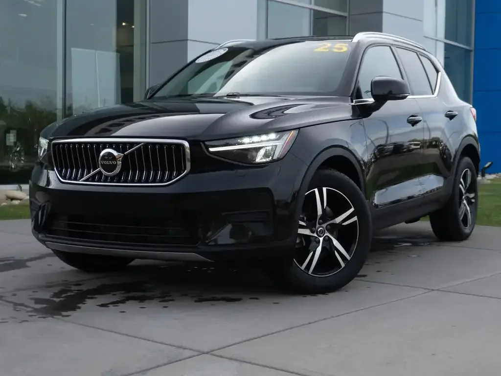 2025 Volvo XC40