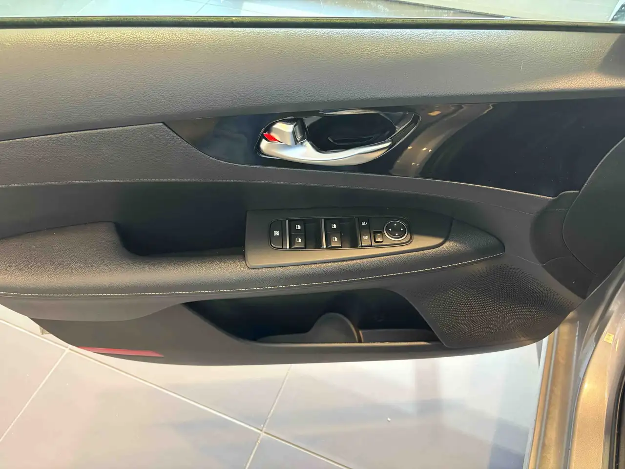 Kia Forte снимка Kia Forte