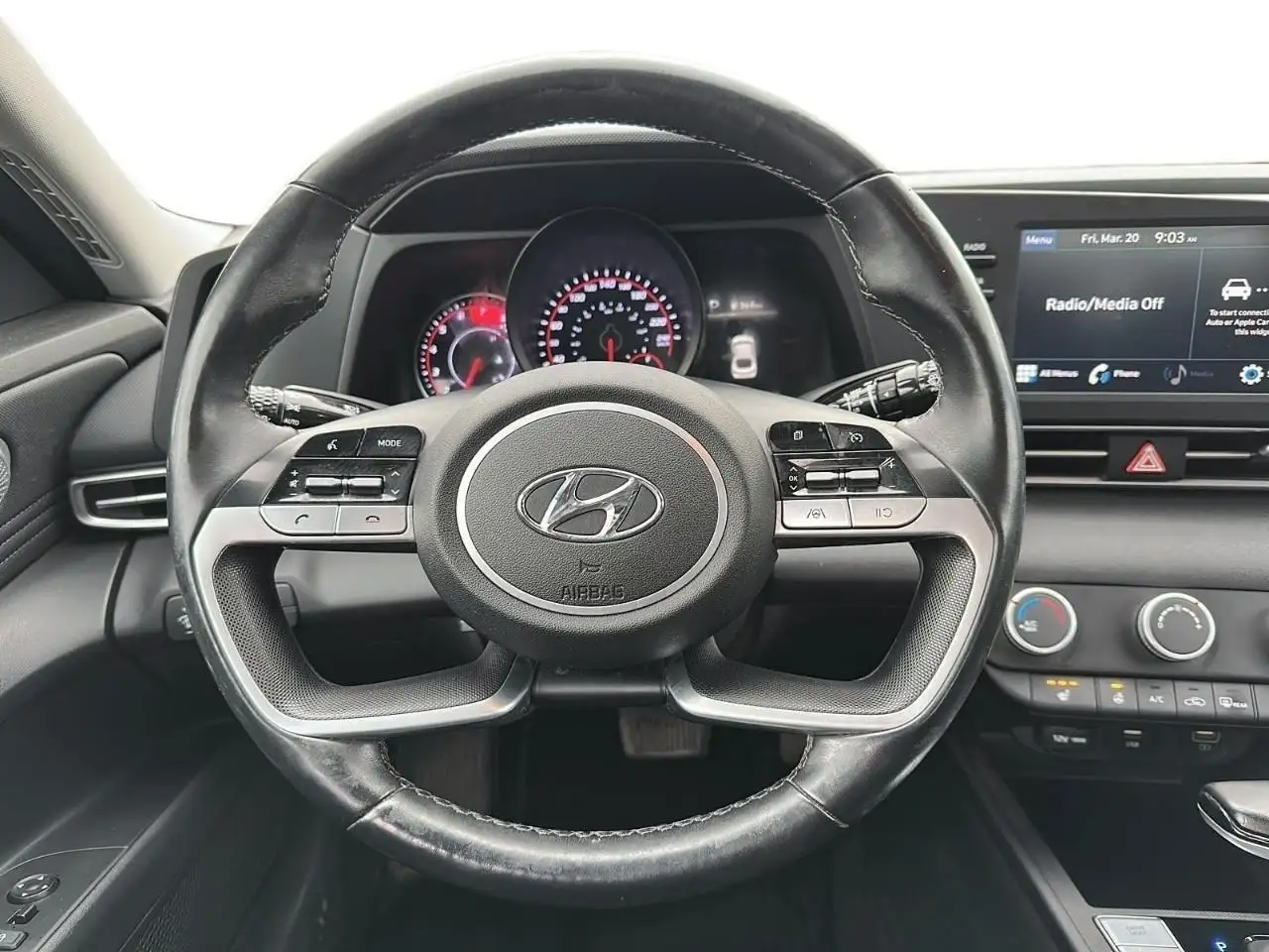Hyundai ELANTRA снимка Hyundai ELANTRA