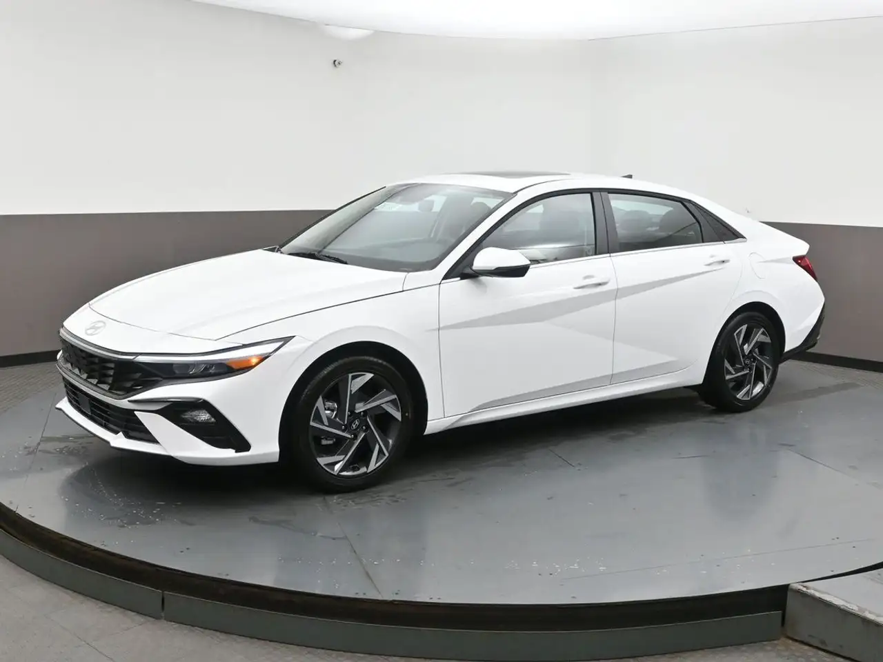 Hyundai ELANTRA снимка Hyundai ELANTRA