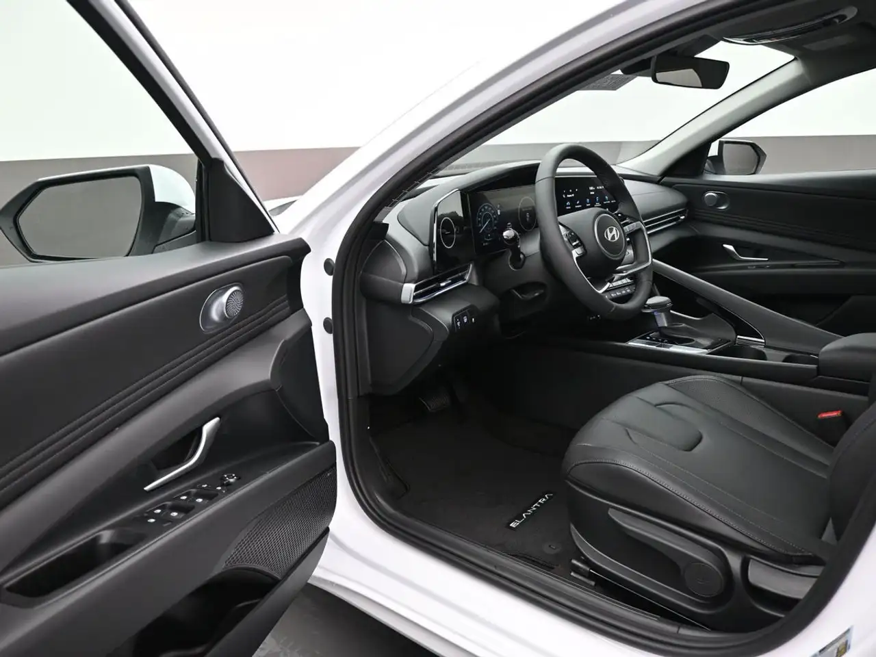 Hyundai ELANTRA снимка Hyundai ELANTRA