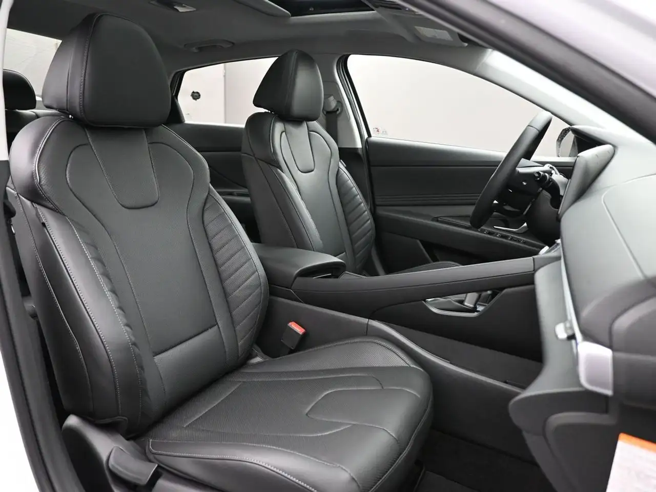 Hyundai ELANTRA снимка Hyundai ELANTRA