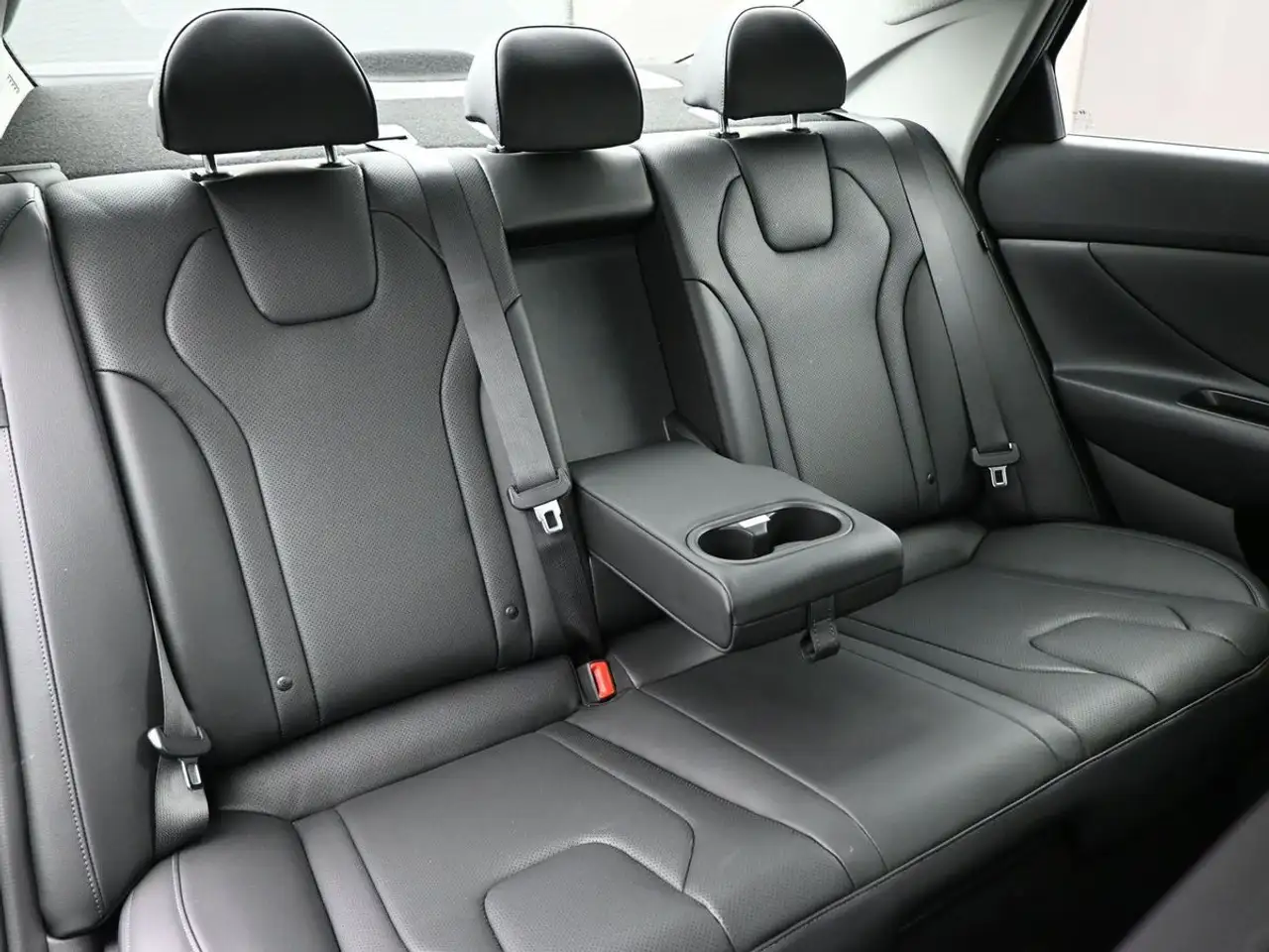 Hyundai ELANTRA снимка Hyundai ELANTRA