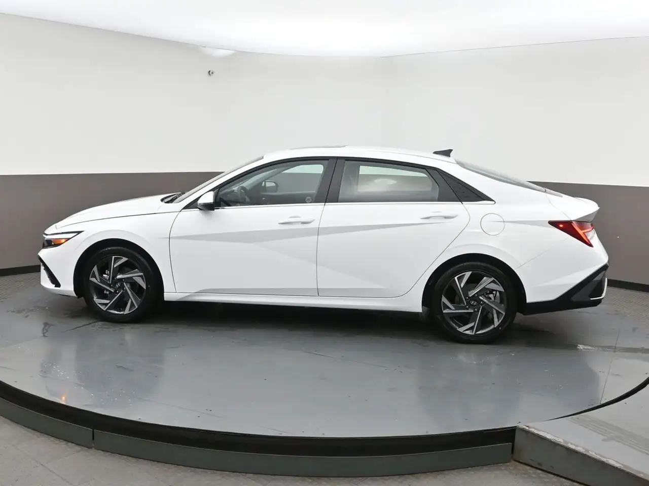 Hyundai ELANTRA снимка Hyundai ELANTRA