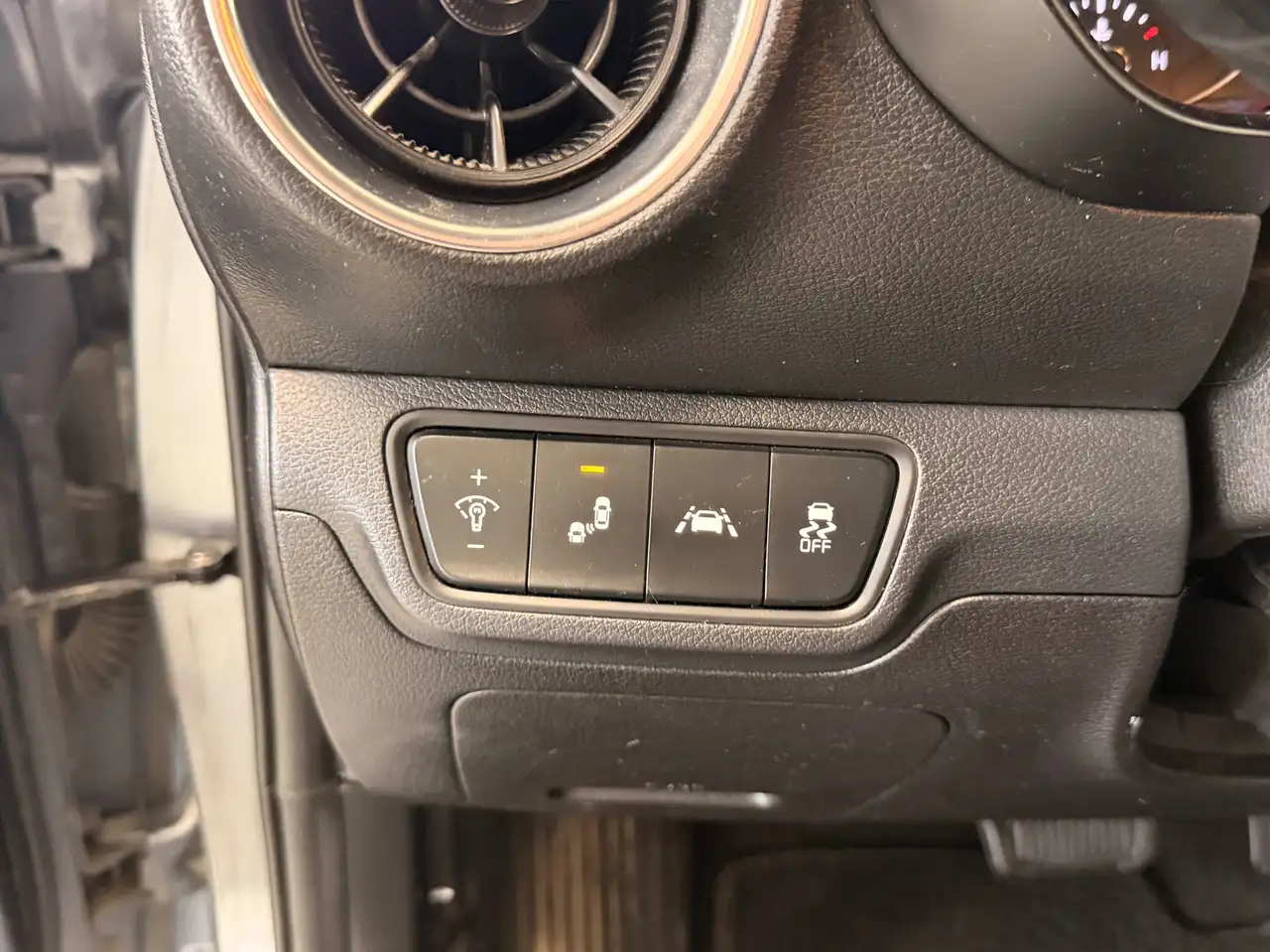 Kia Forte снимка Kia Forte