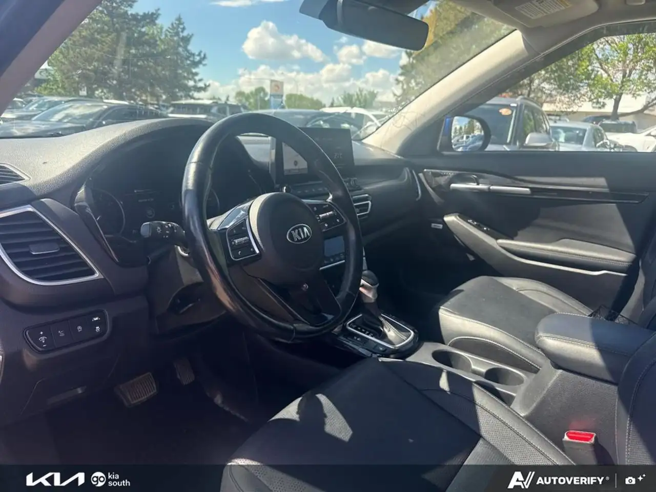 Kia Seltos снимка Kia Seltos