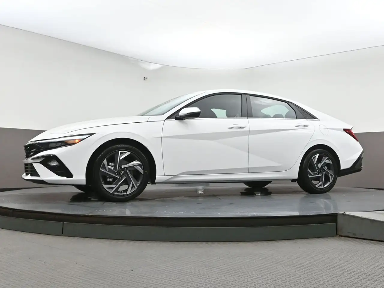 Hyundai ELANTRA снимка Hyundai ELANTRA