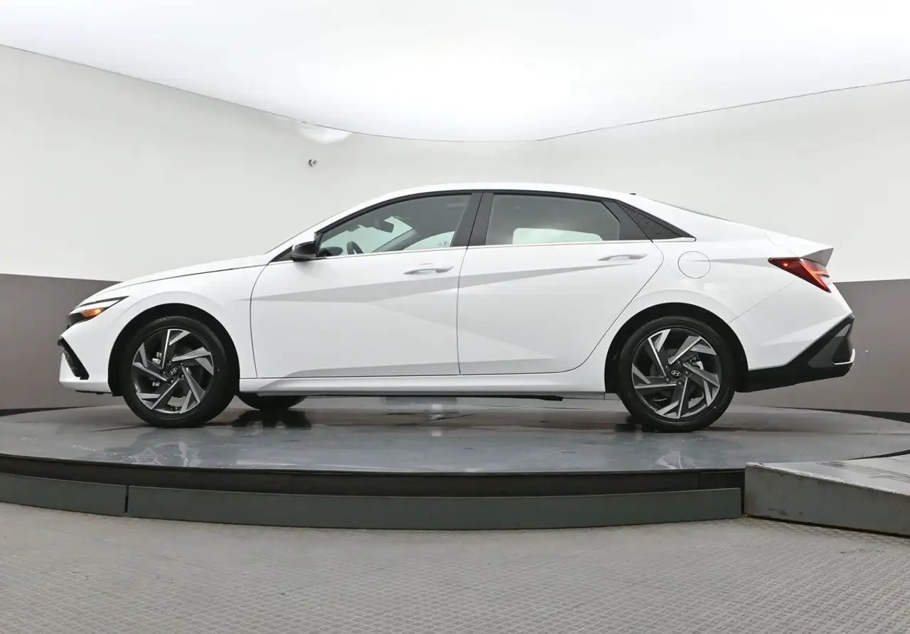 Hyundai ELANTRA снимка Hyundai ELANTRA