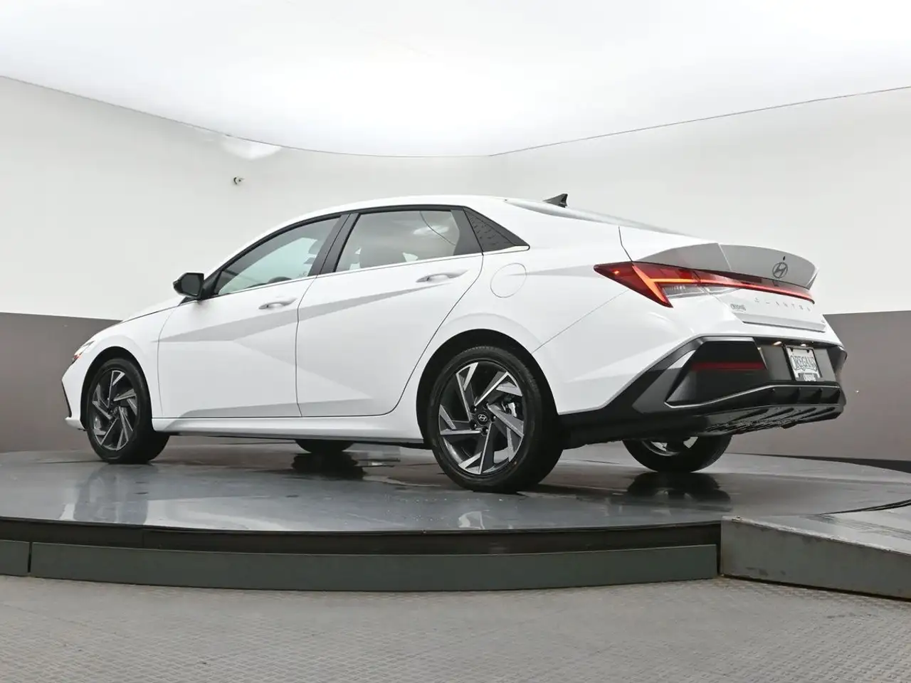 Hyundai ELANTRA снимка Hyundai ELANTRA