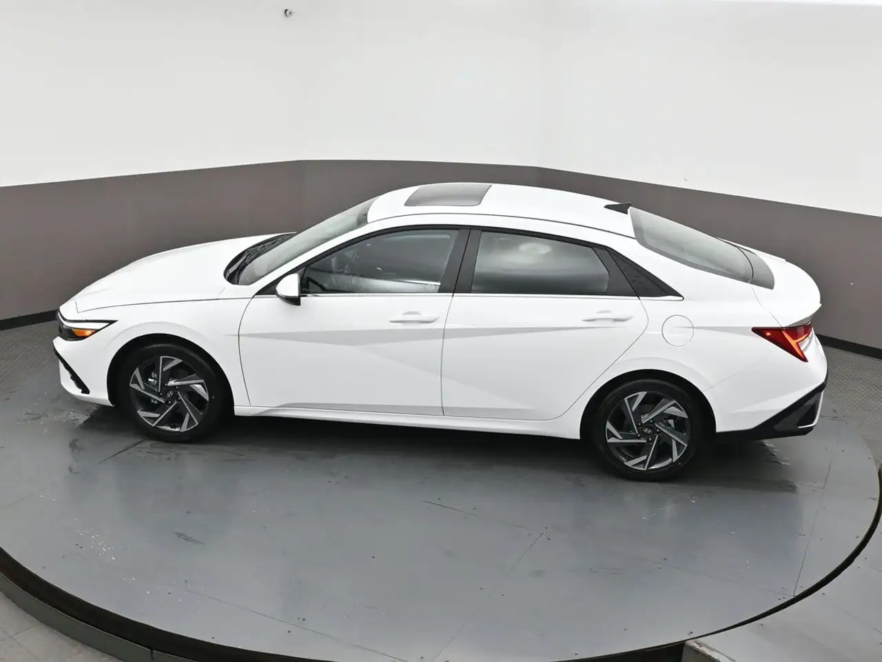 Hyundai ELANTRA снимка Hyundai ELANTRA