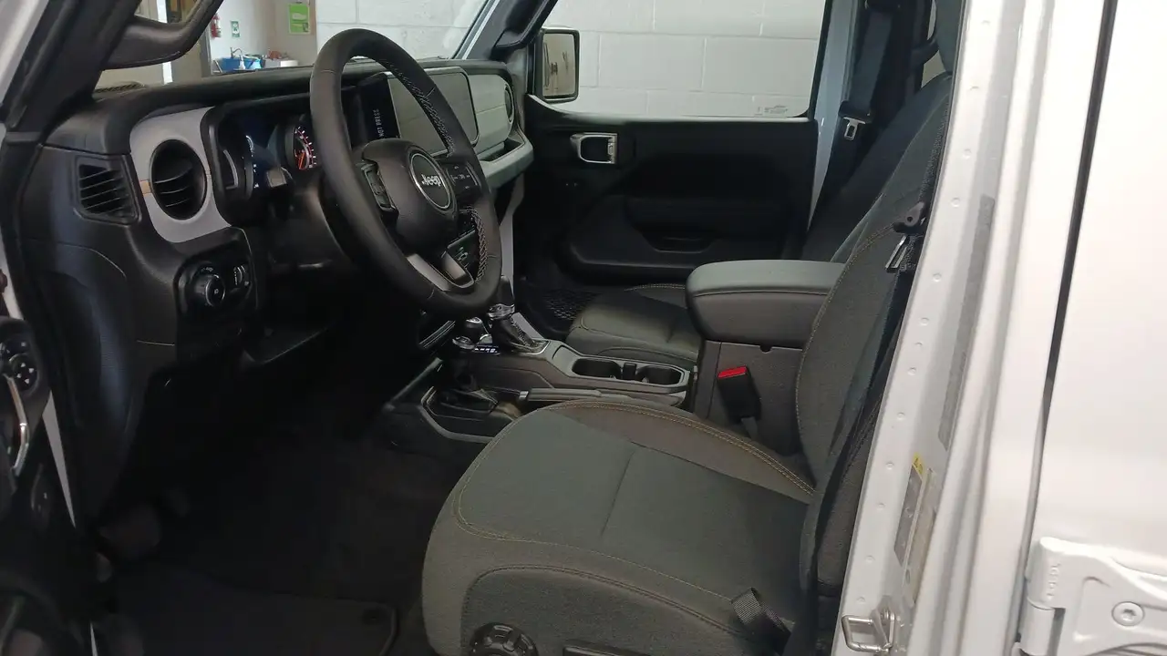 Jeep Wrangler снимка Jeep Wrangler