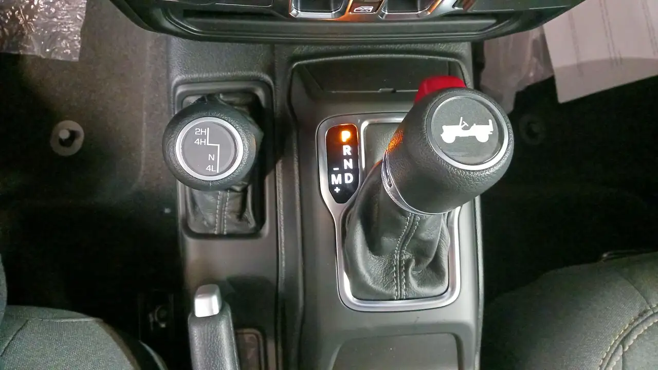 Jeep Wrangler снимка Jeep Wrangler