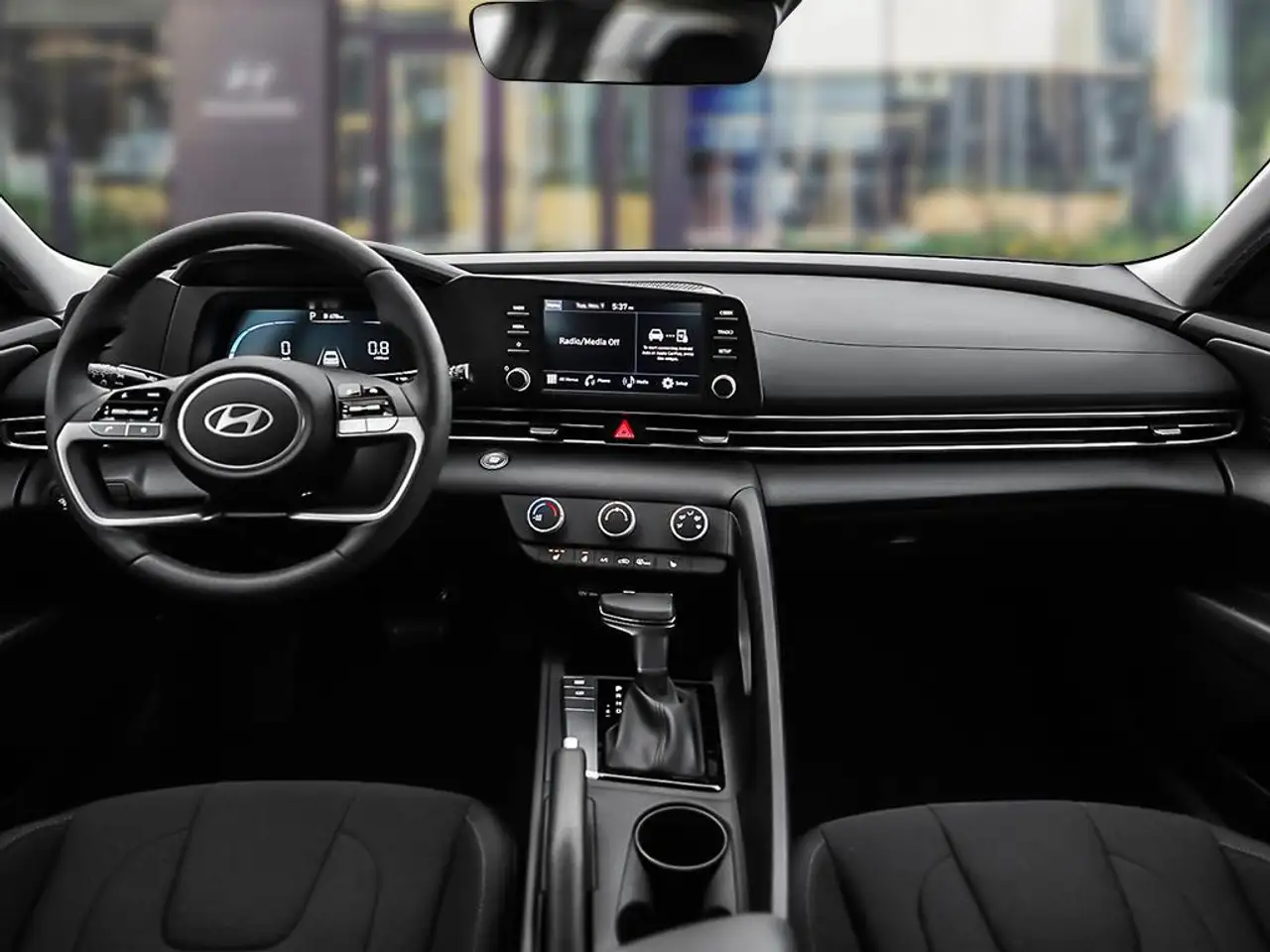 Hyundai ELANTRA photo Hyundai ELANTRA