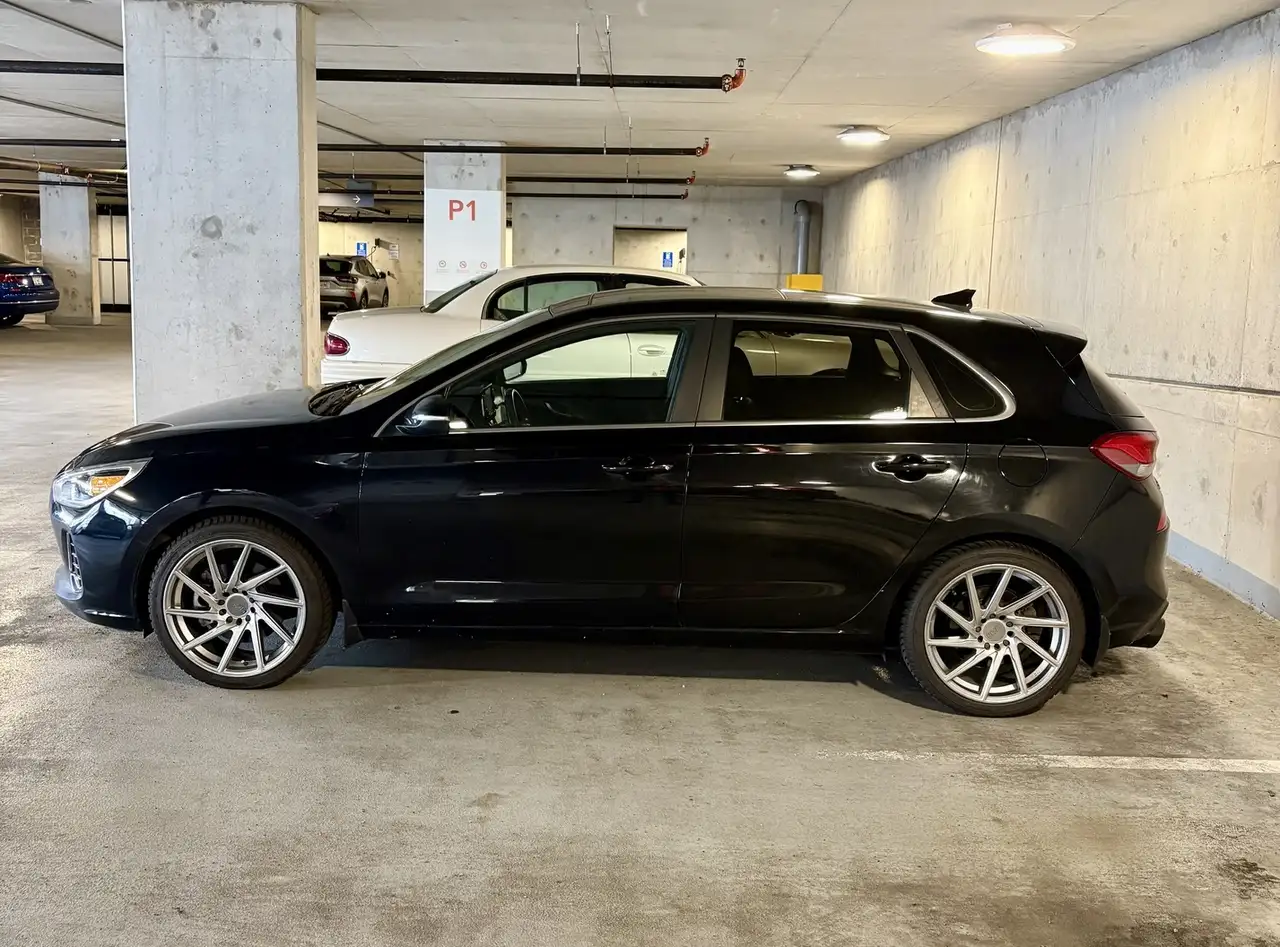 Hyundai ELANTRA снимка Hyundai ELANTRA