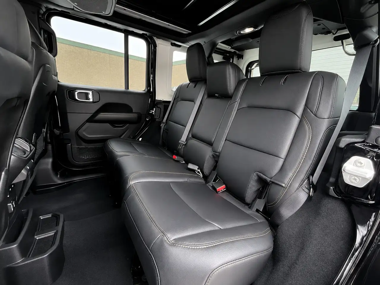 Jeep Wrangler снимка Jeep Wrangler