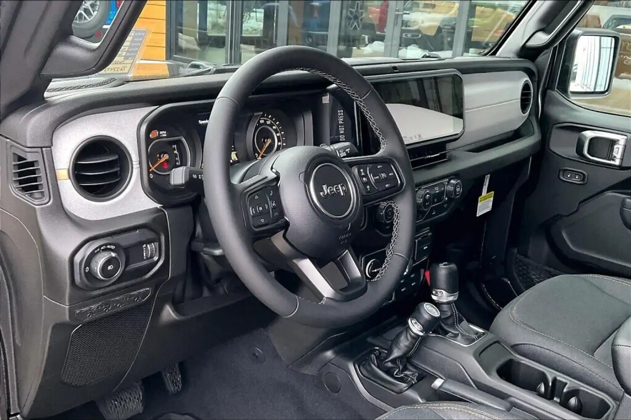 Jeep Wrangler photo Jeep Wrangler