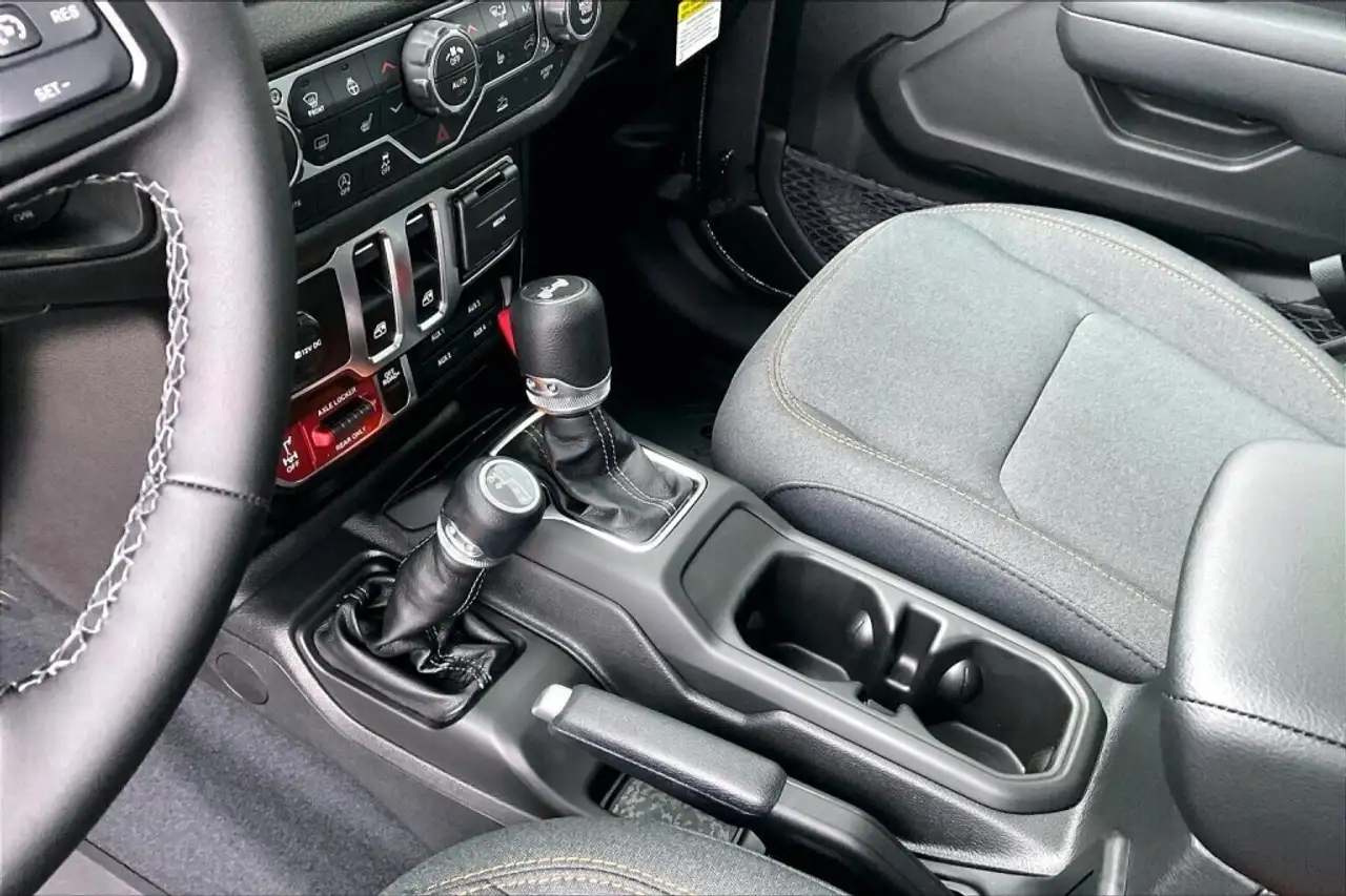 Jeep Wrangler photo Jeep Wrangler