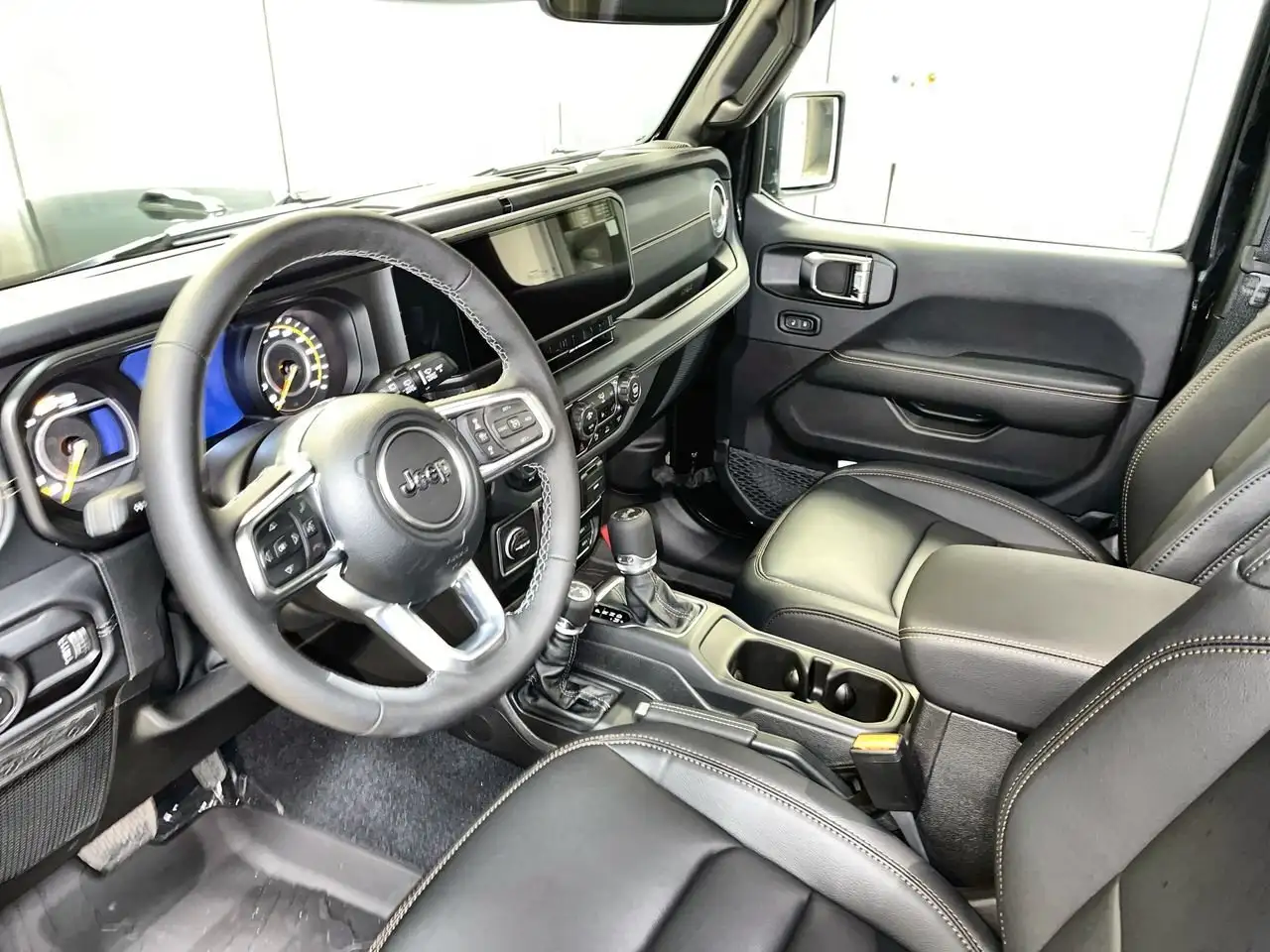 Jeep Wrangler снимка Jeep Wrangler