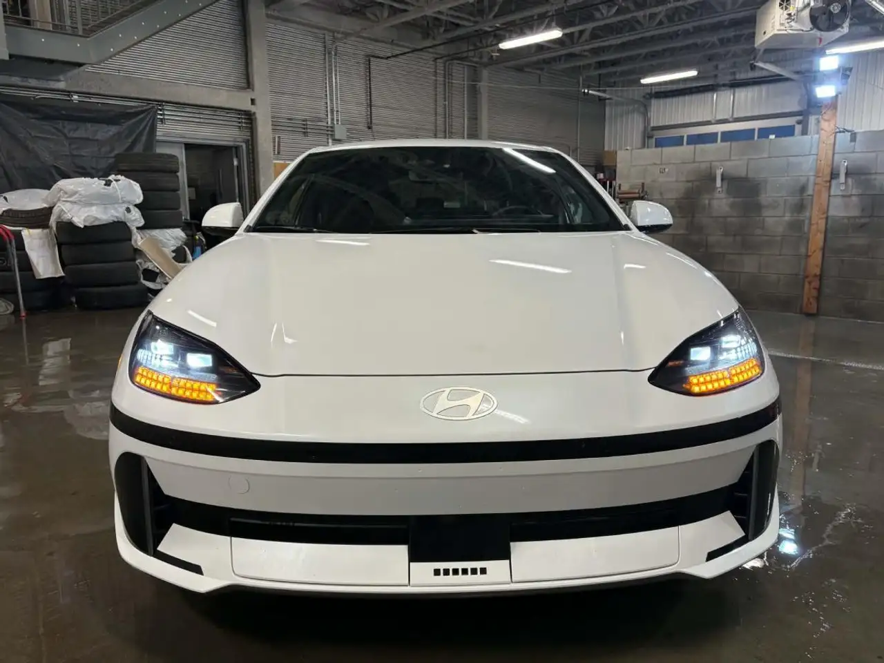 Hyundai IONIQ 6 снимка Hyundai IONIQ 6