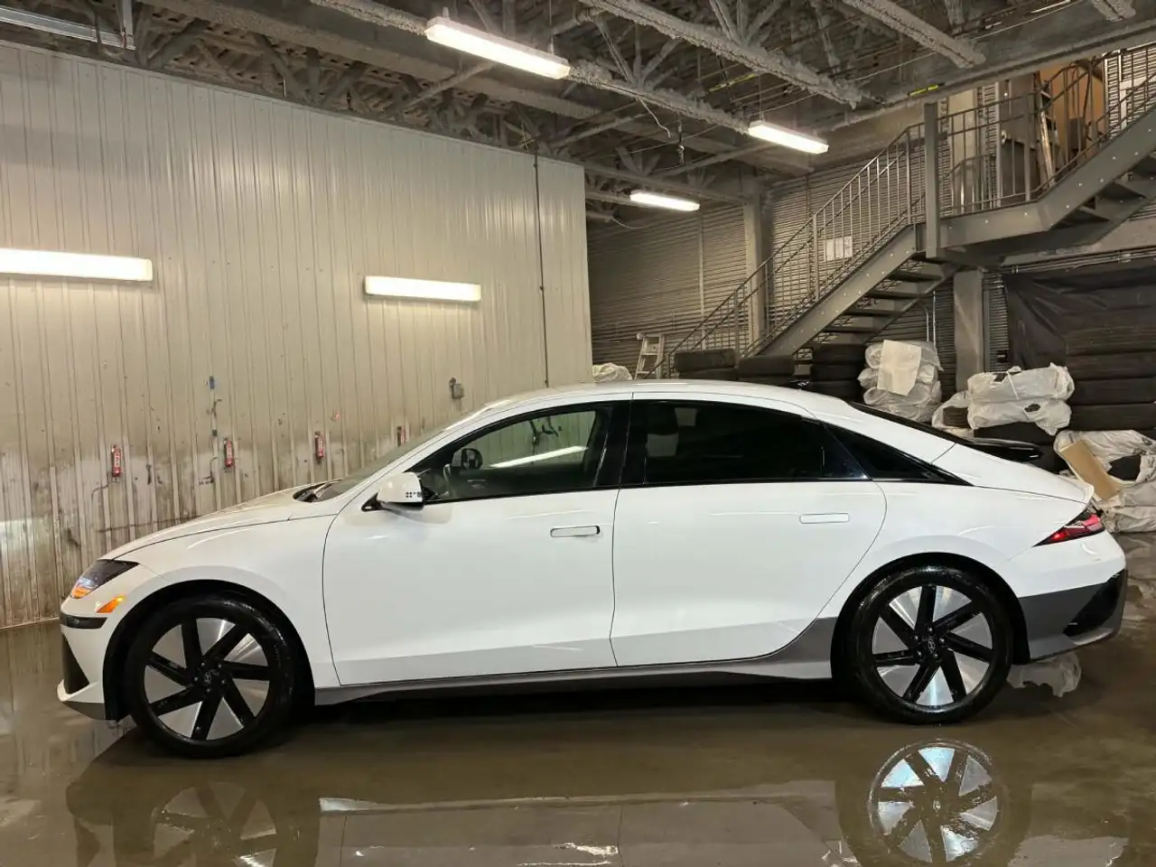 Hyundai IONIQ 6 снимка Hyundai IONIQ 6