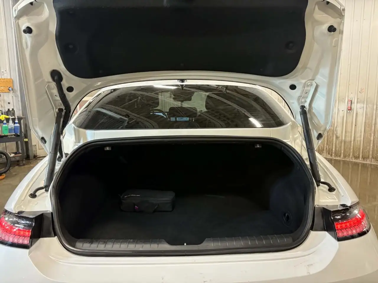 Hyundai IONIQ 6 снимка Hyundai IONIQ 6