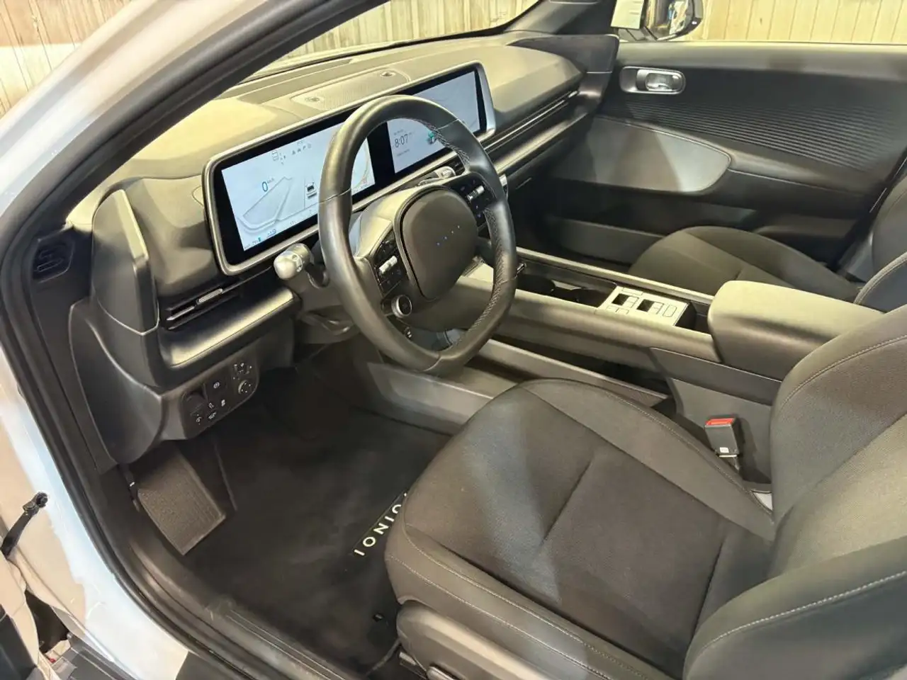 Hyundai IONIQ 6 снимка Hyundai IONIQ 6