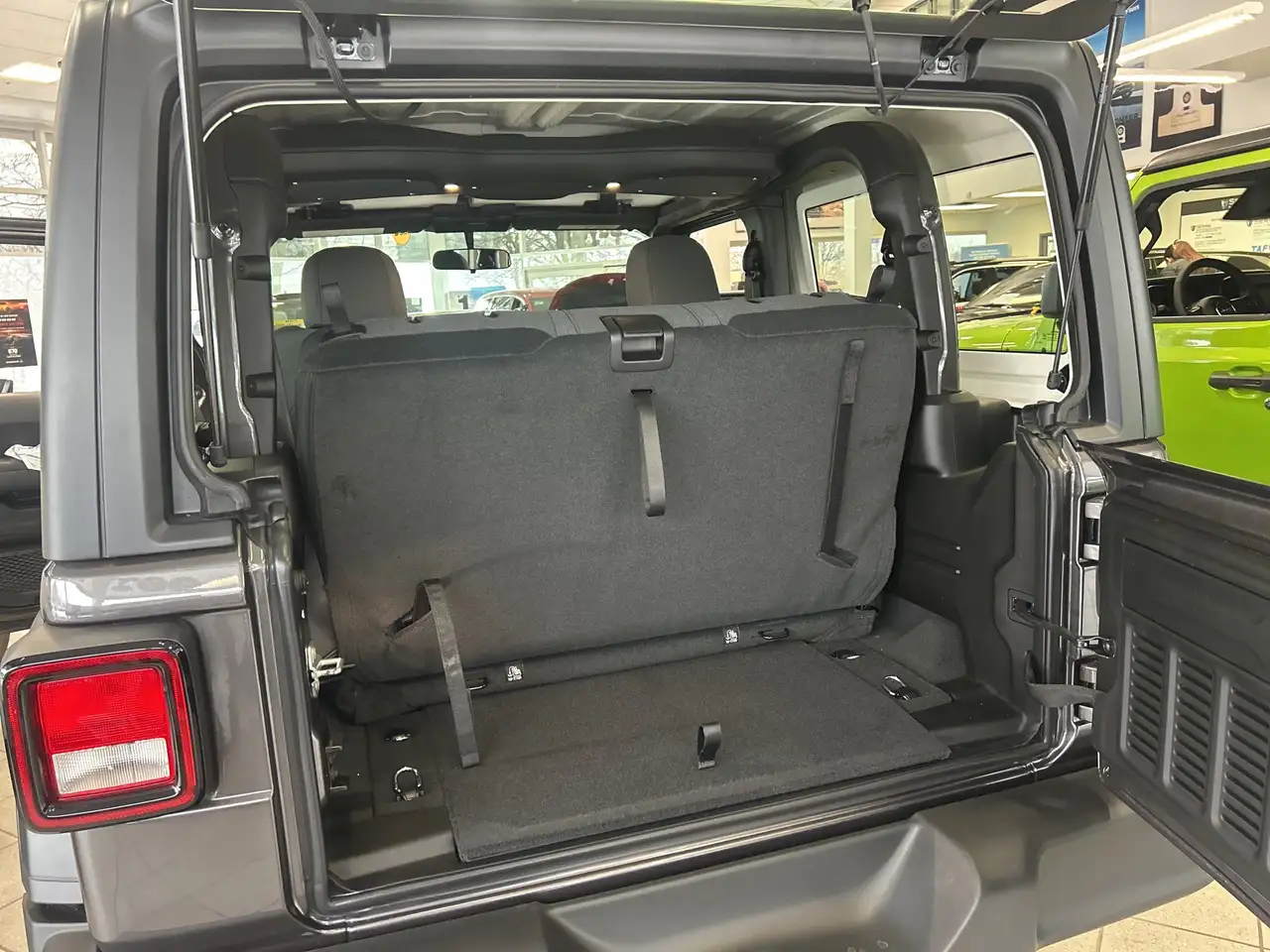 Jeep Wrangler photo Jeep Wrangler