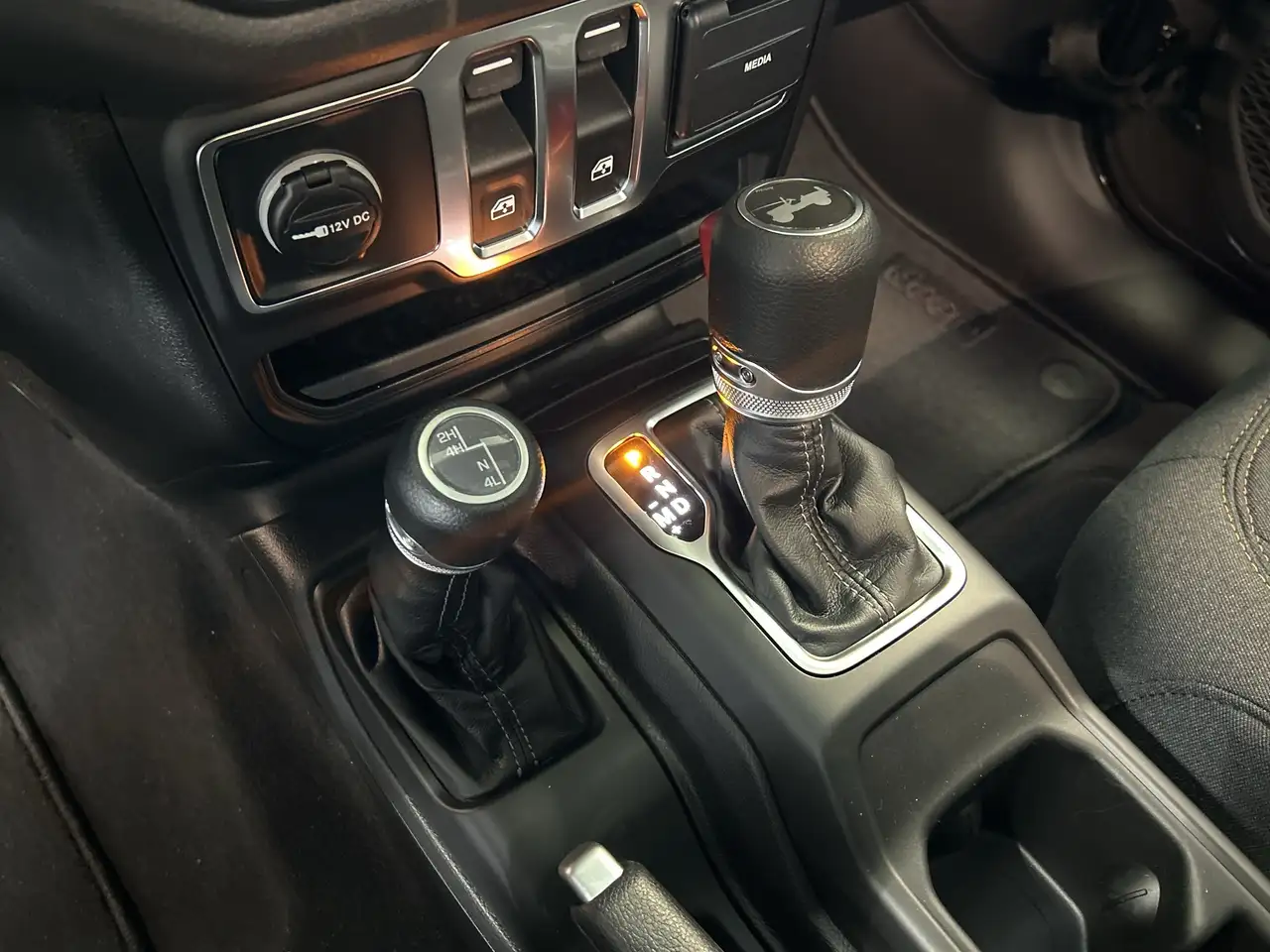 Jeep Wrangler photo Jeep Wrangler