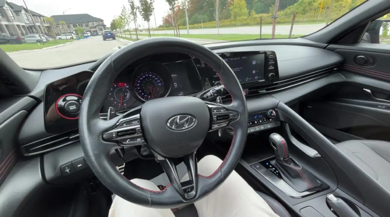 Hyundai ELANTRA photo Hyundai ELANTRA
